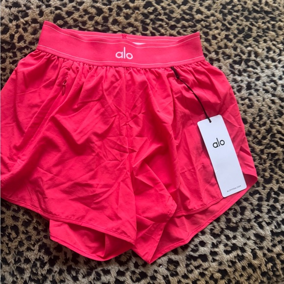 ALO Yoga Women's Vibrant Pink Athletic Shorts - Picture 2 of 2